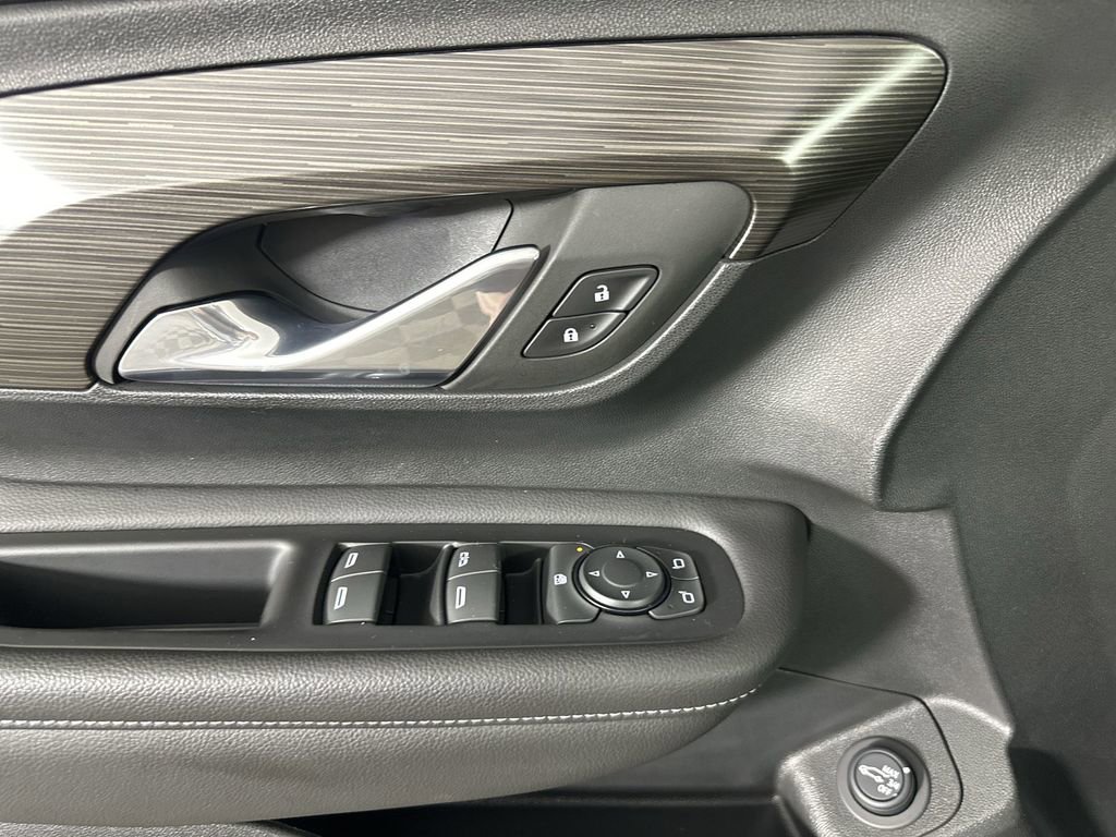 Used 2023 GMC Terrain SLE w/ Driver Convenience Package image 25