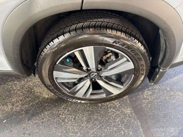 Used 2023 Nissan Rogue SL w/ SL Premium Package image 14