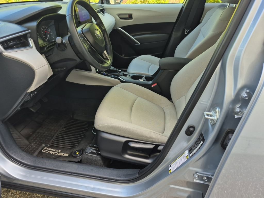 Used 2024 Toyota Corolla Cross LE image 14
