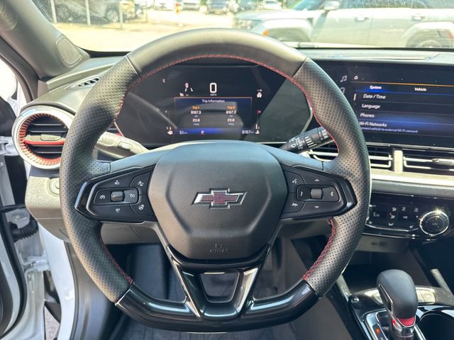 Used 2025 Chevrolet Trax RS image 18