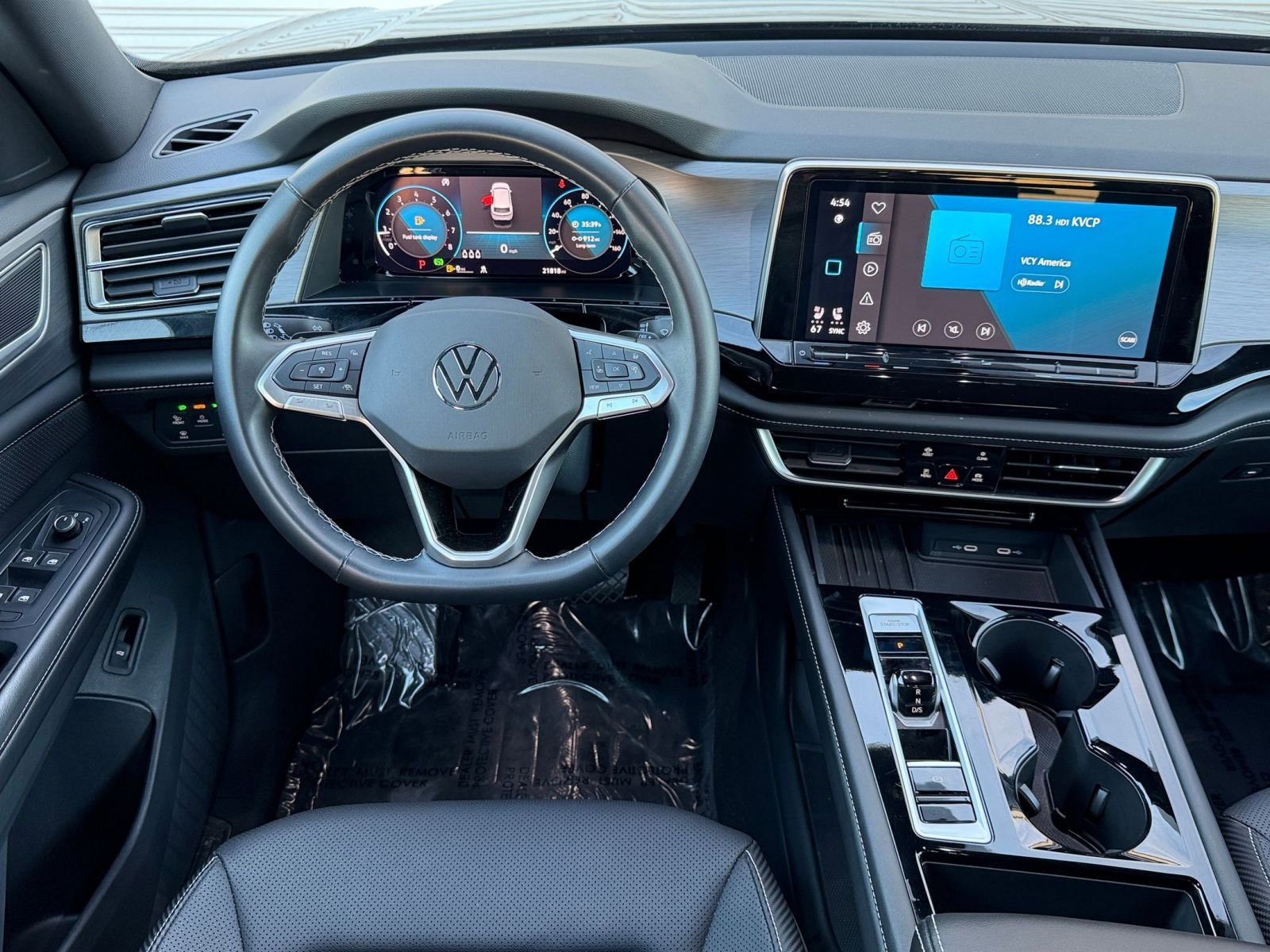 Used 2025 Volkswagen Atlas Cross Sport SE FWD image 35