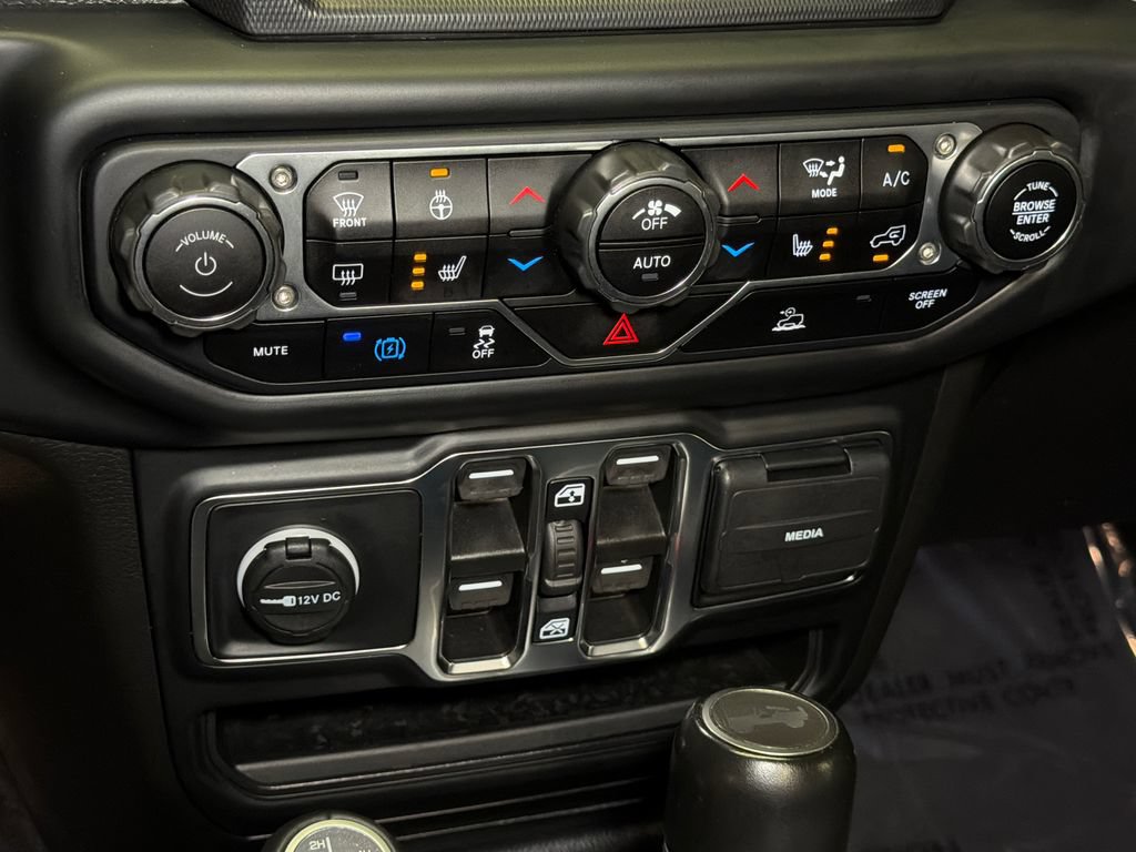 Used 2023 Jeep Wrangler Unlimited Sahara w/ Cold Weather Group AWD/4WD image 28