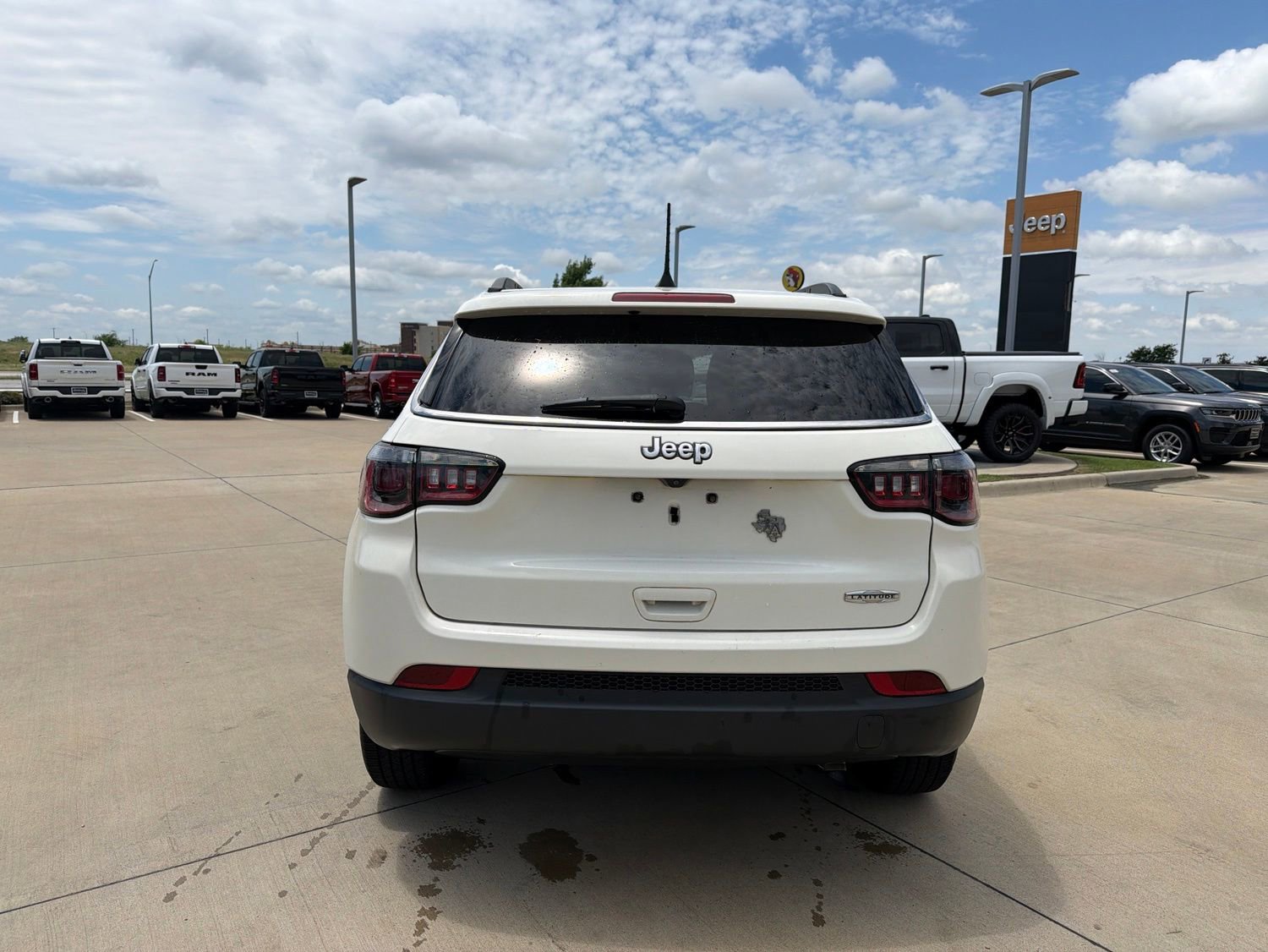 Used 2020 Jeep Compass Latitude FWD image 4