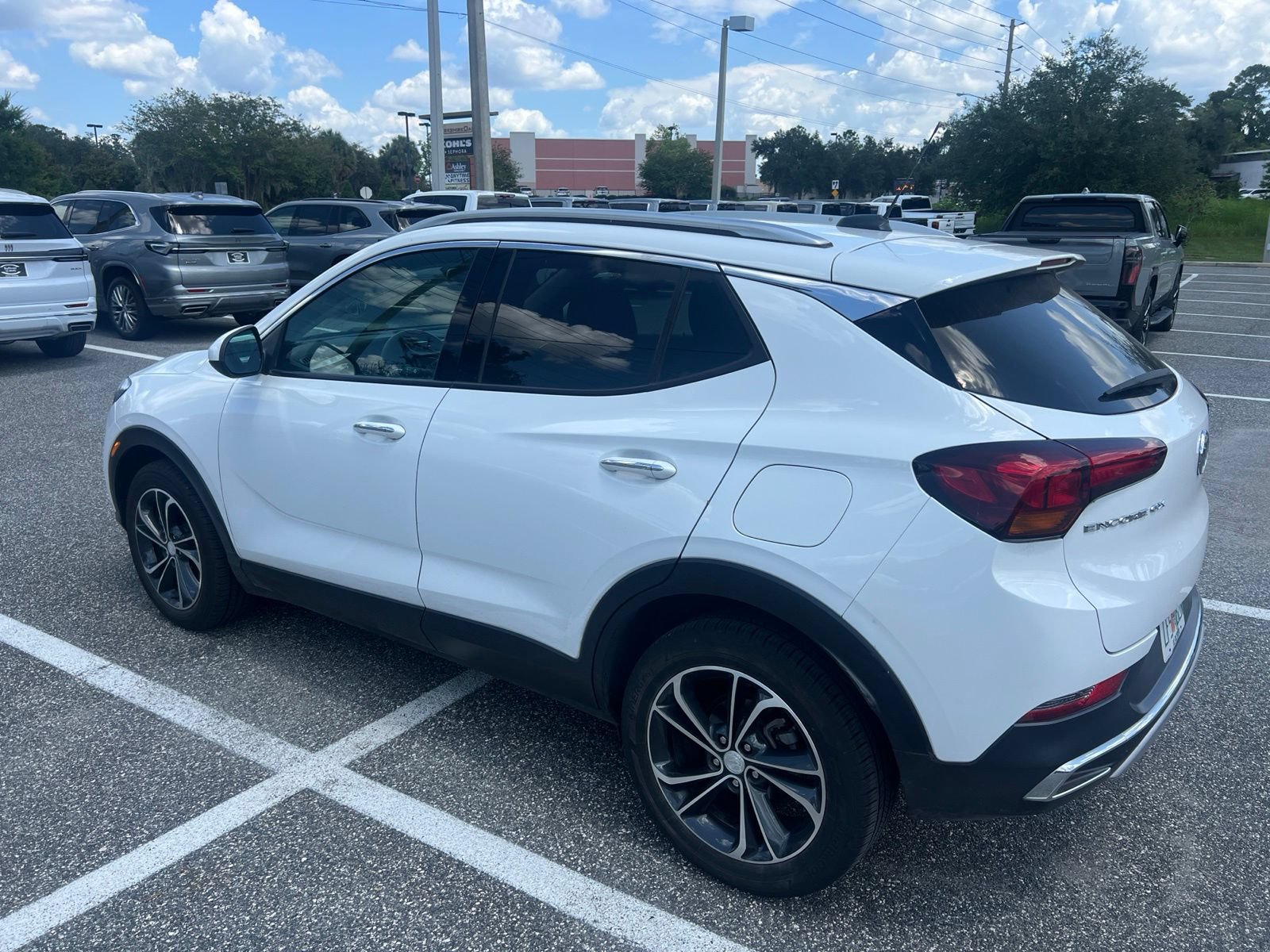 Used 2022 Buick Encore GX Essence FWD image 4