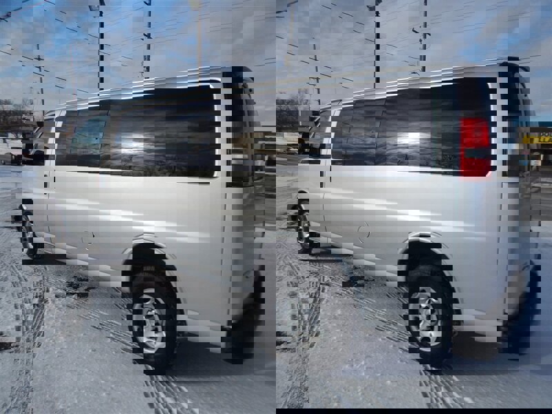 Used 2019 Chevrolet Express 3500 LS image 2