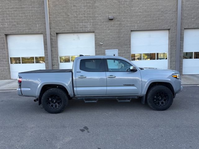 Used 2020 Toyota Tacoma Limited AWD/4WD image 4