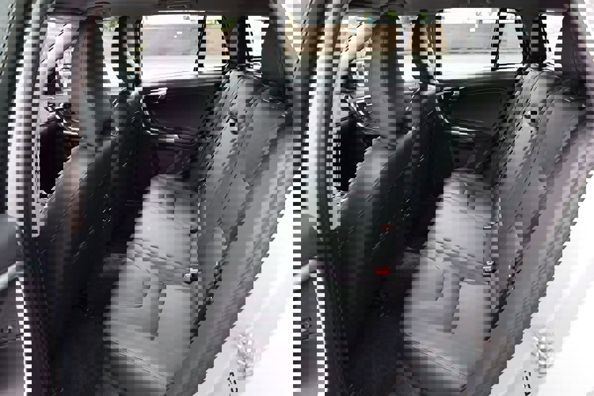 Used 2015 Volvo V60 T5 Premier FWD image 14