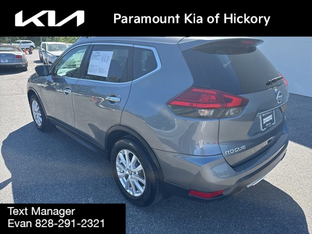 Used 2017 Nissan Rogue SV w/ Sun & Sound Touring Package image 5