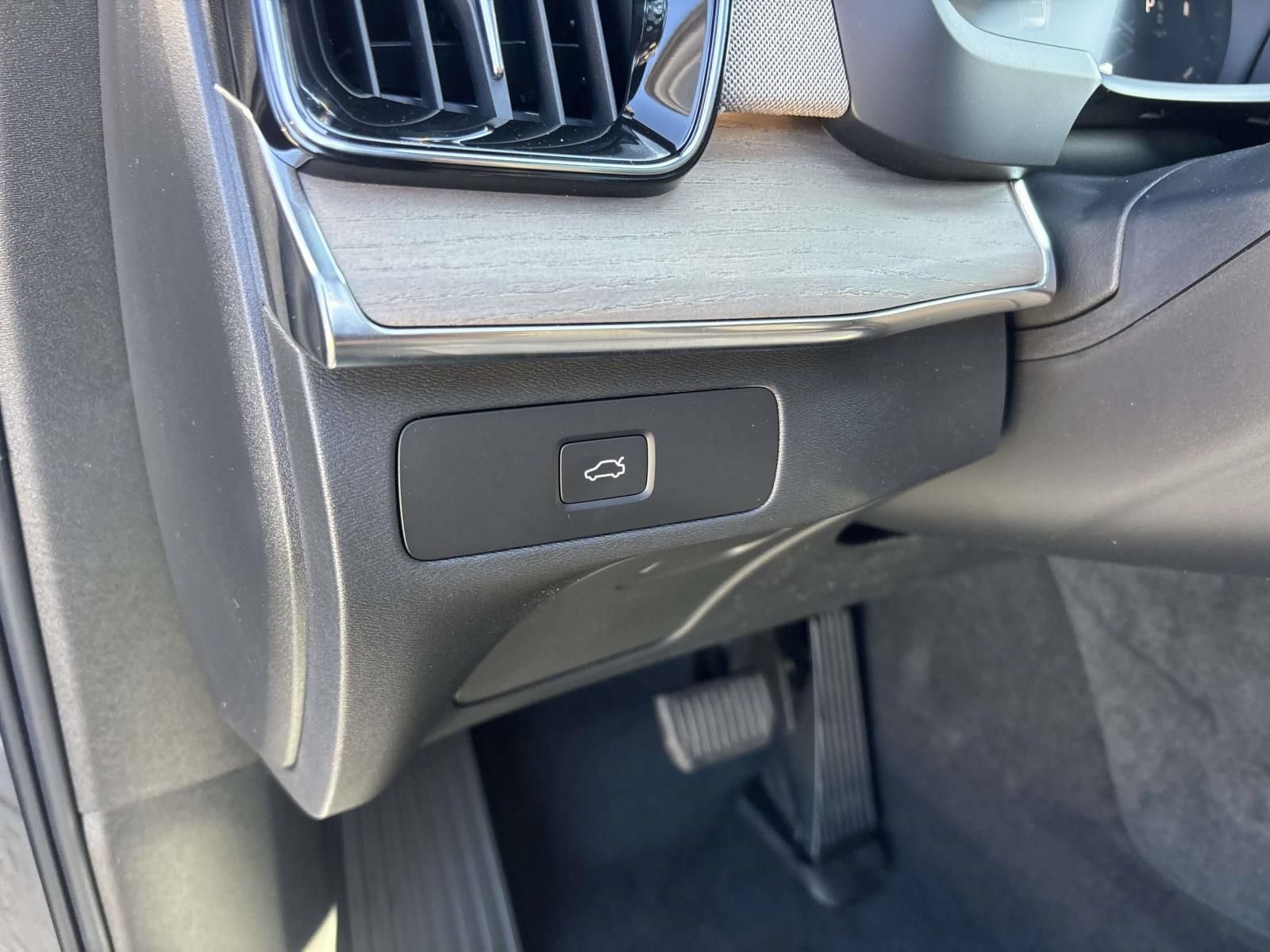 New 2026 Volvo XC90 B6 Ultra w/ Protection Package Premier AWD/4WD image 15