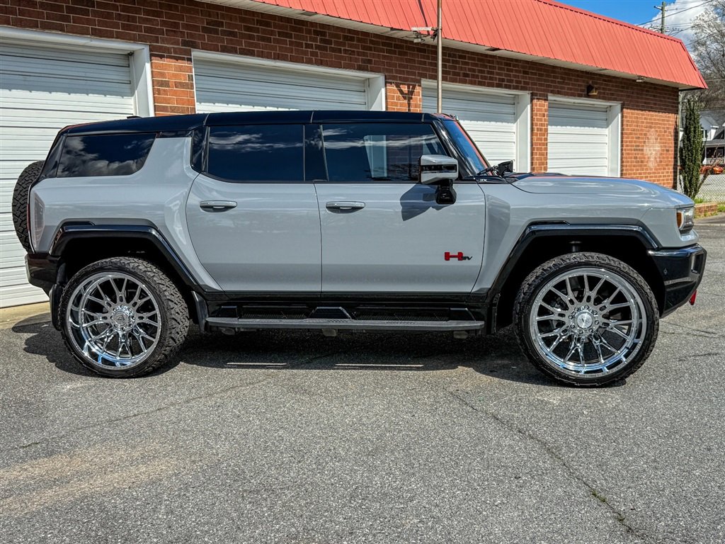 Used 2024 GMC Hummer EV 3X w/ LPO, Illumination Package image 32