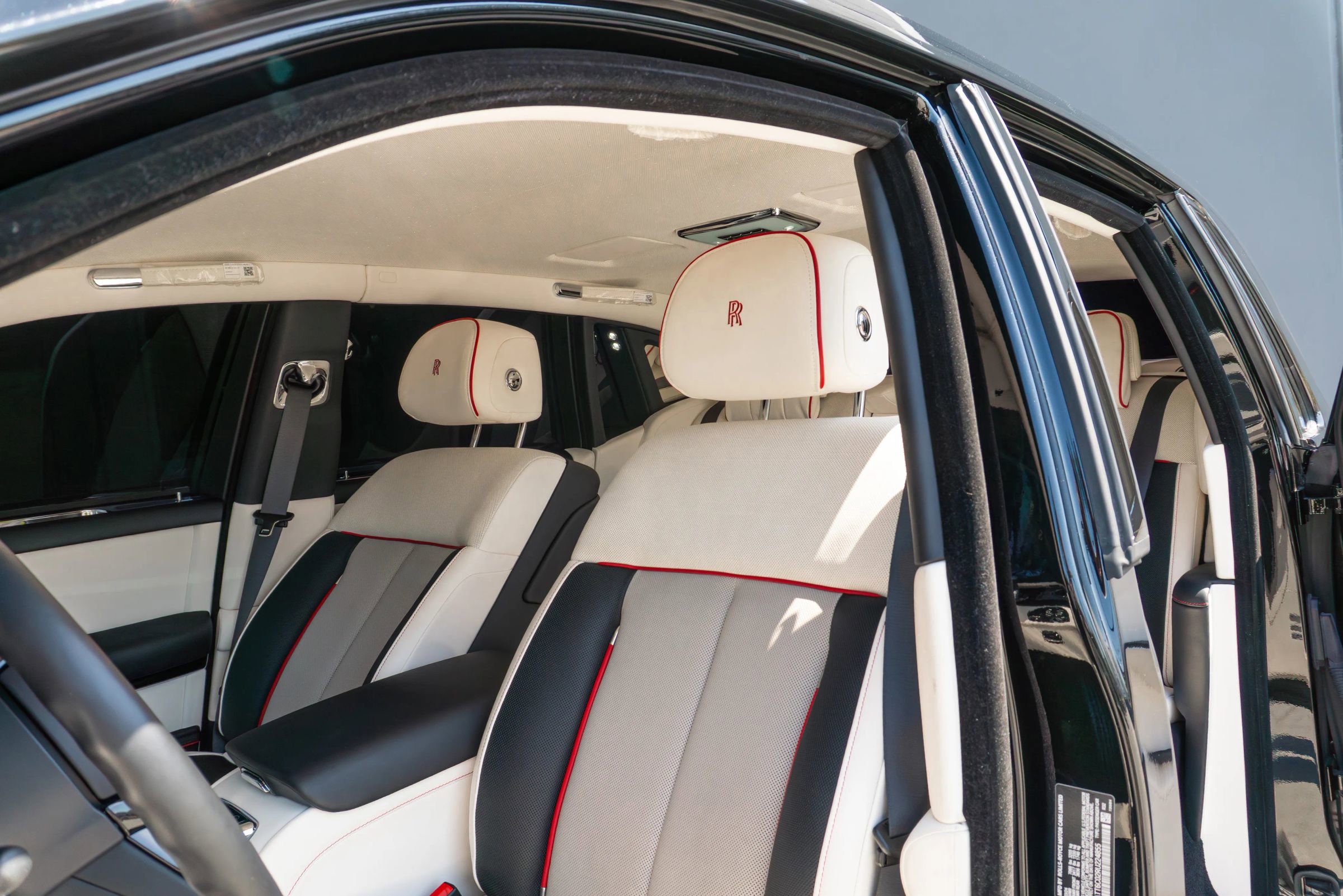 Used 2024 Rolls-Royce Phantom Sedan w/ The Phantom Package RWD image 64