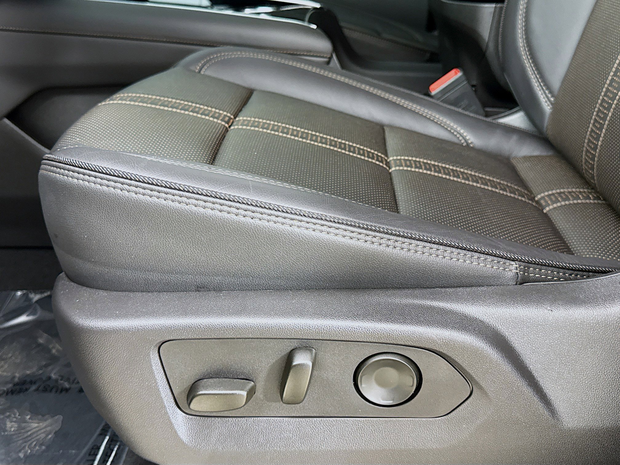 Used 2025 Chevrolet Tahoe High Country image 20