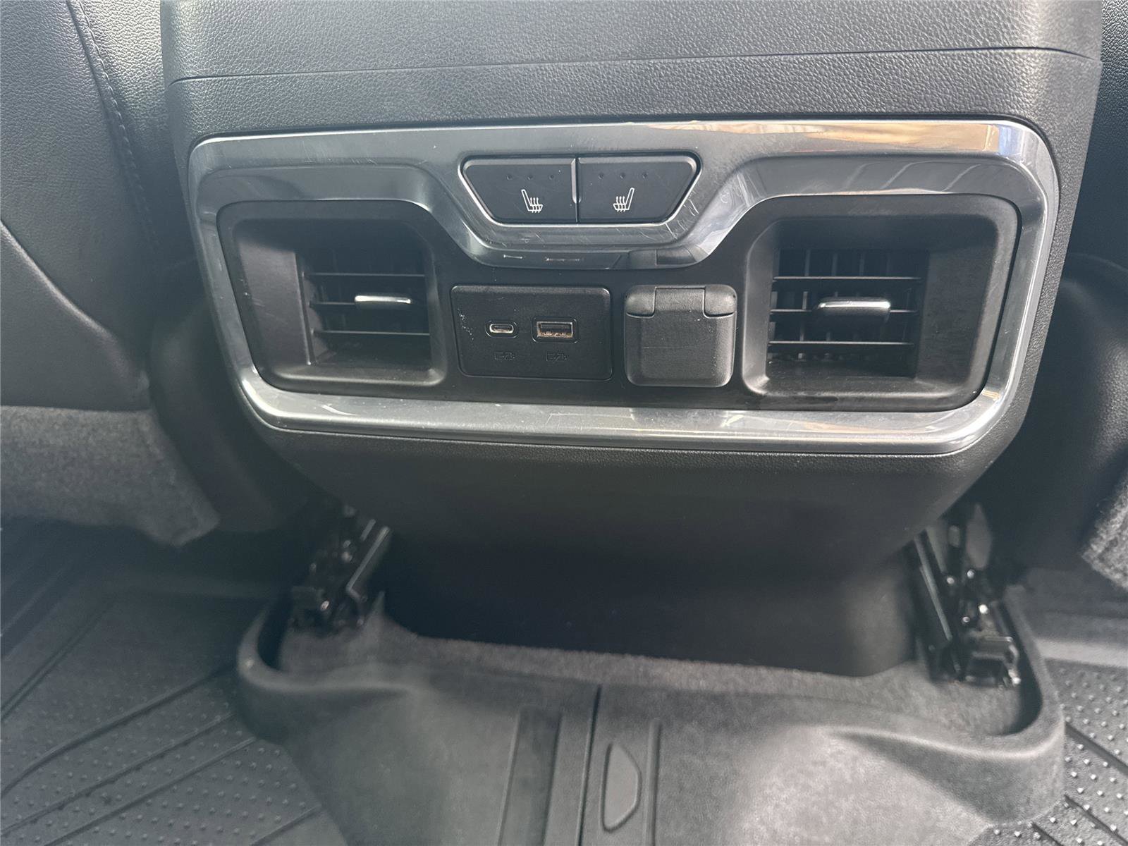 Used 2019 Chevrolet Silverado 1500 LTZ w/ LTZ Premium Package AWD/4WD image 33