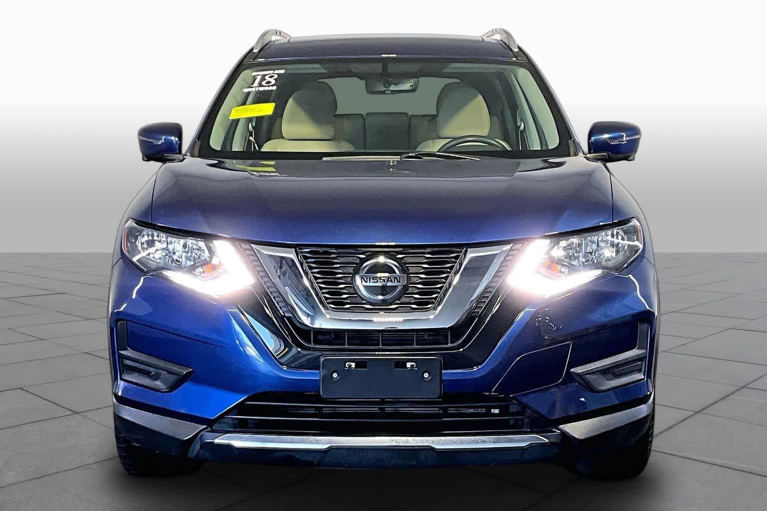 Used 2018 Nissan Rogue SV w/ Sun & Sound Touring Package AWD/4WD image 4