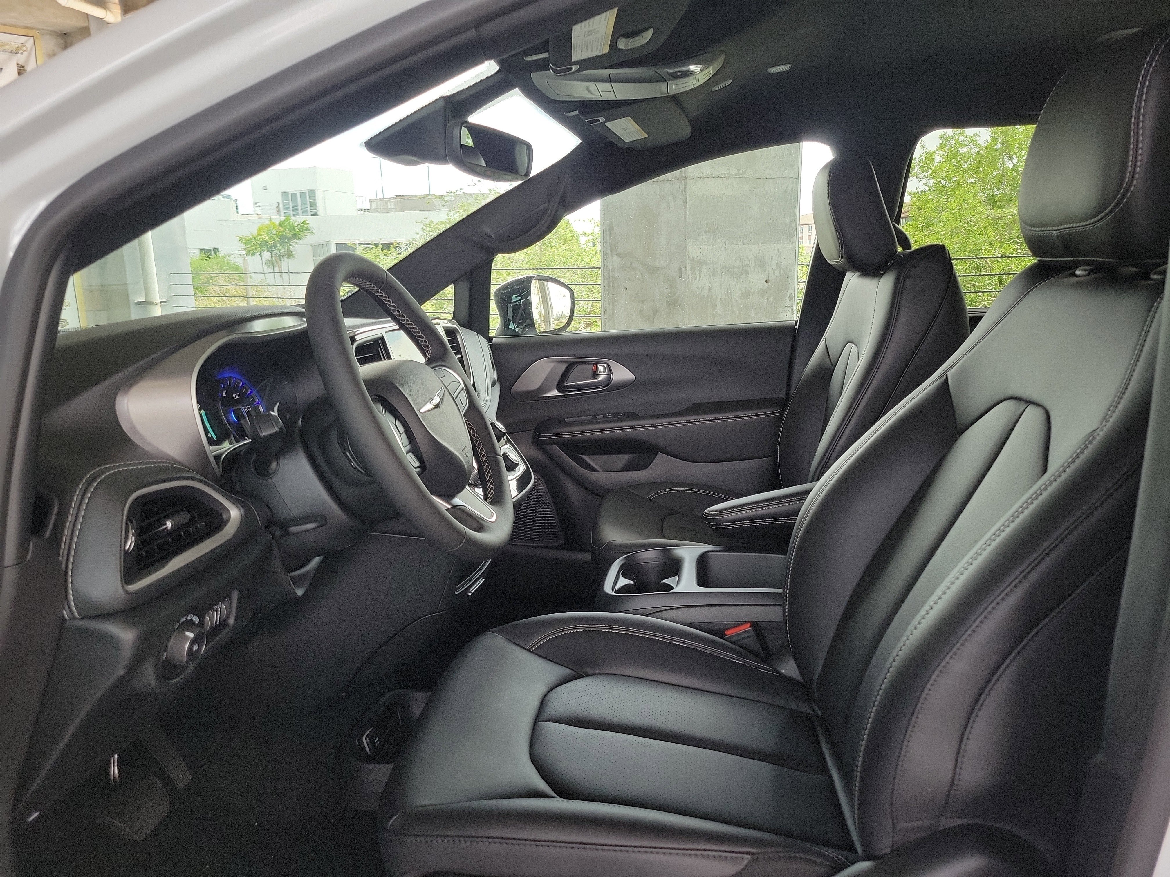 New 2026 Chrysler Pacifica Select FWD image 17