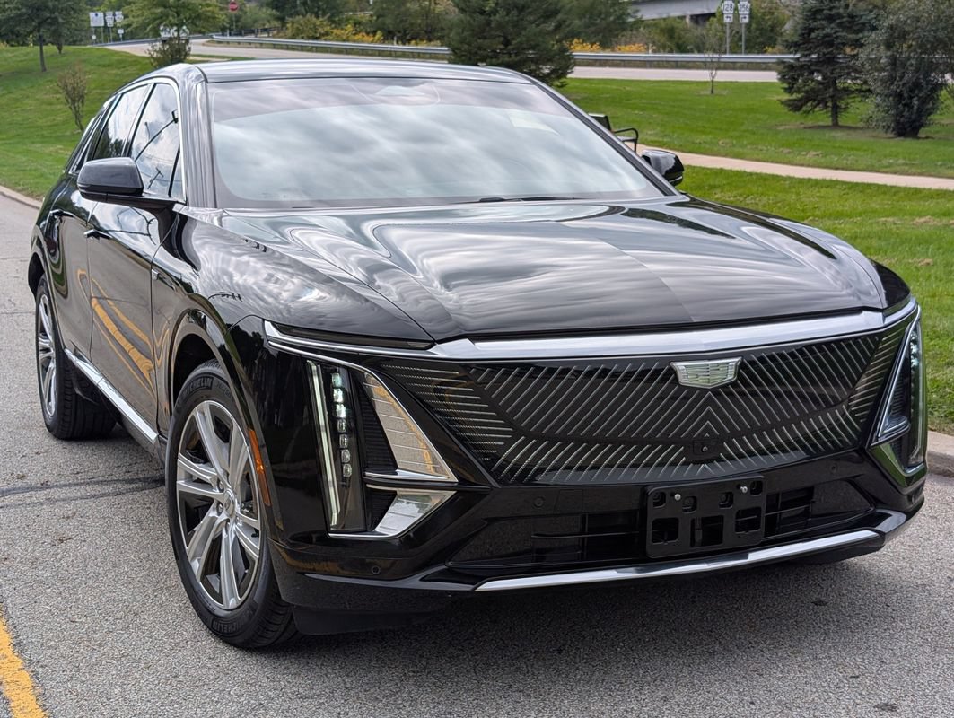 Used 2024 Cadillac Lyriq Tech w/ Driver Assist Package AWD/4WD image 27