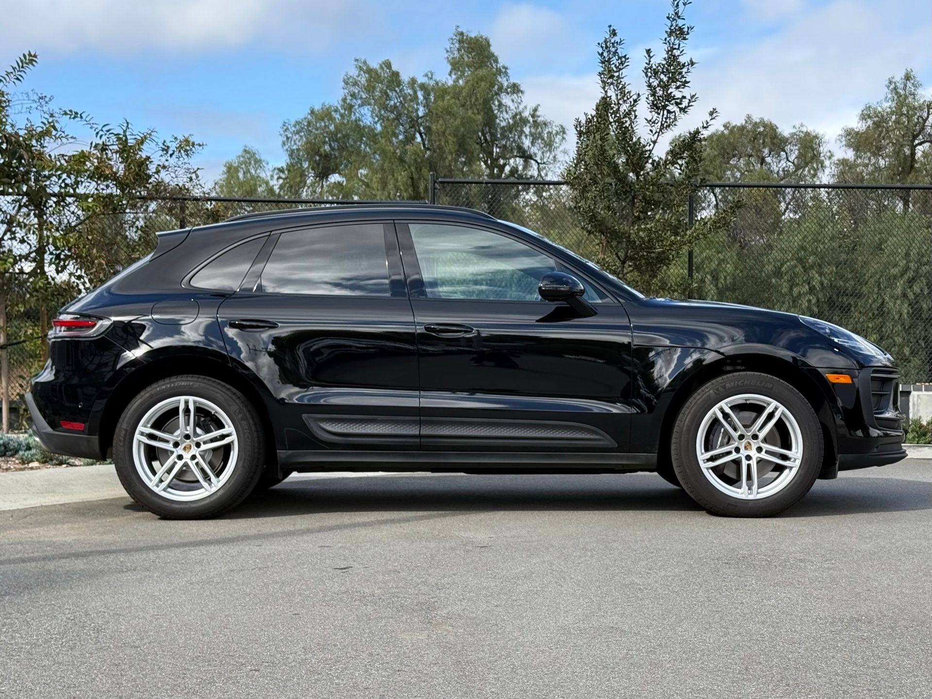 Certified 2024 Porsche Macan image 8