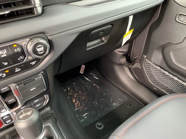 New 2024 Jeep Wrangler Unlimited Rubicon w/ Technology Group image 21