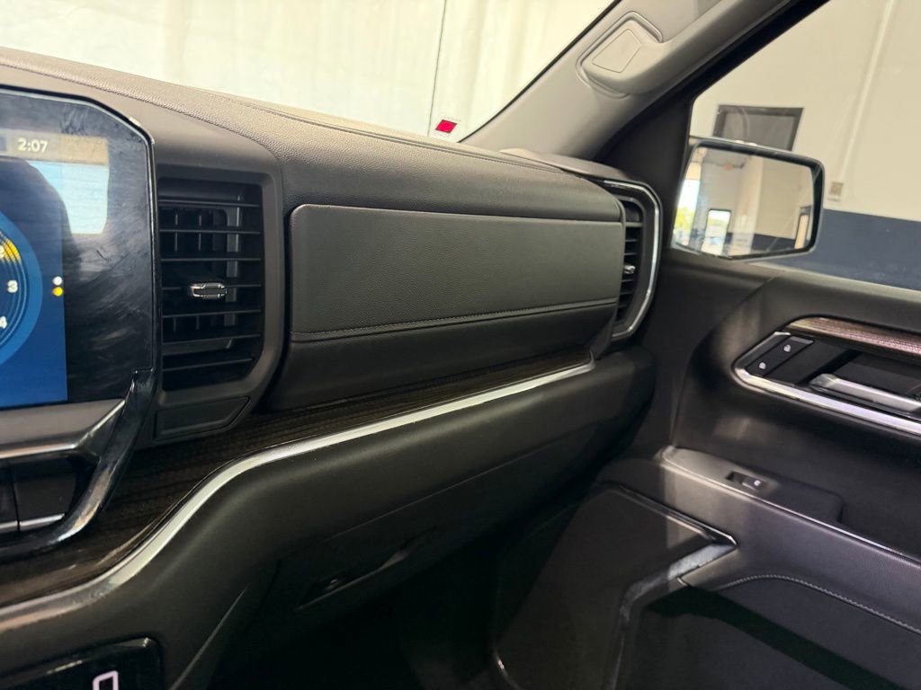 Used 2024 Chevrolet Silverado 1500 LT image 18