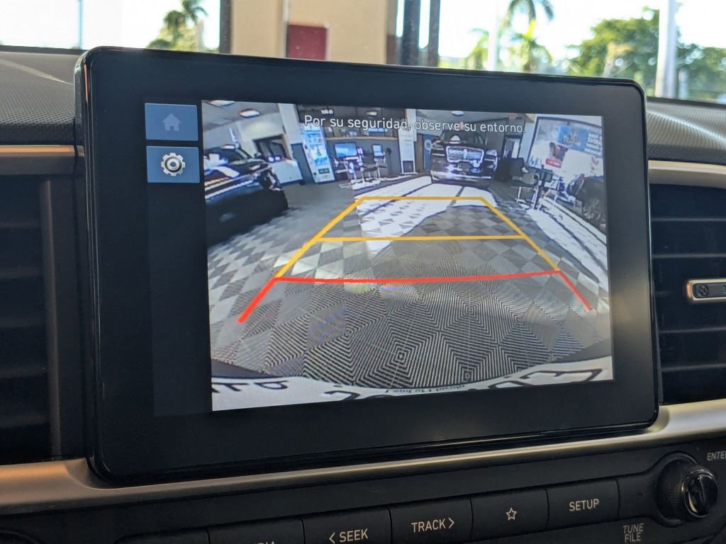 Used 2025 Hyundai Venue SEL image 18