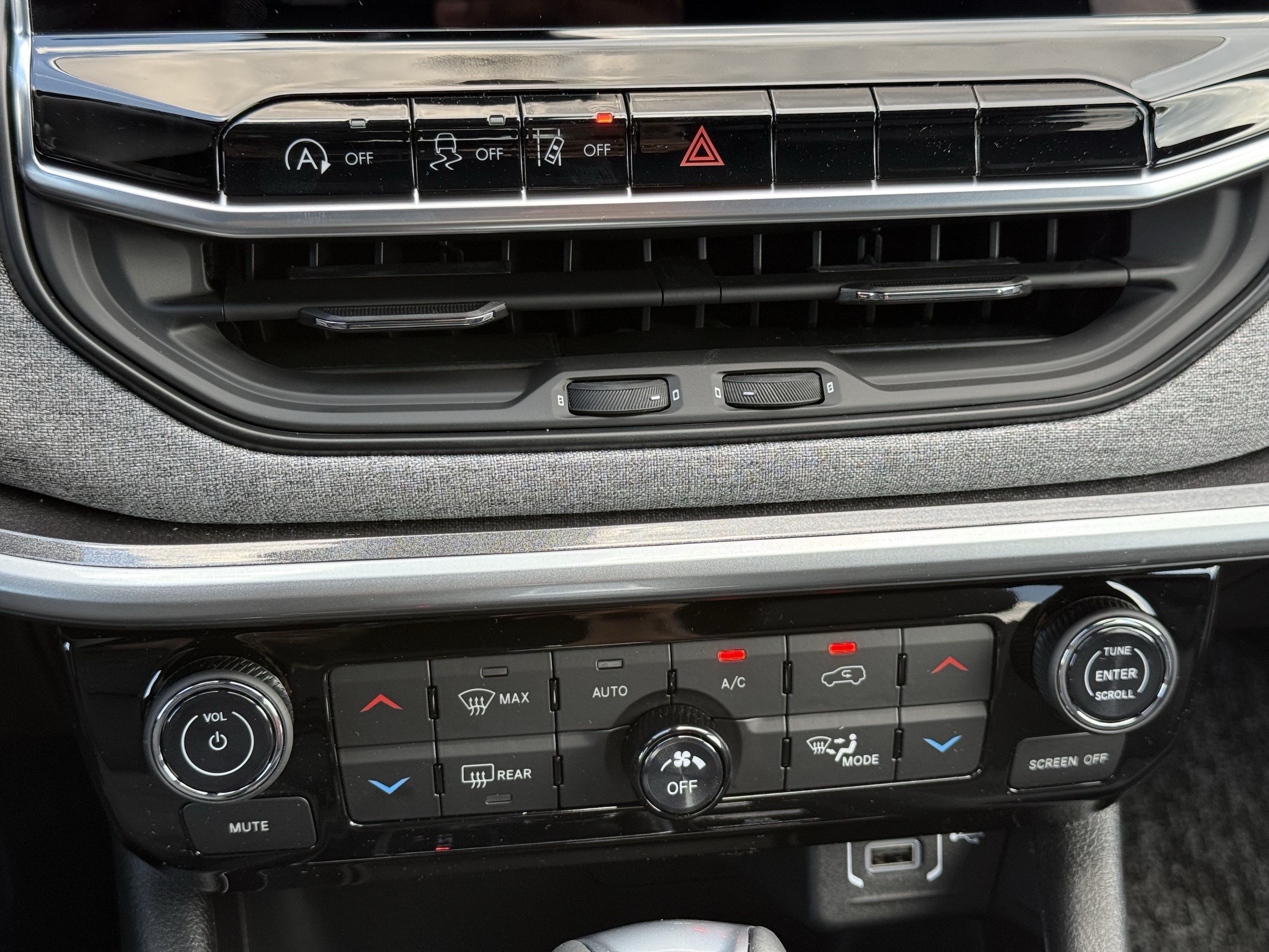 New 2026 Jeep Compass Latitude AWD/4WD image 26