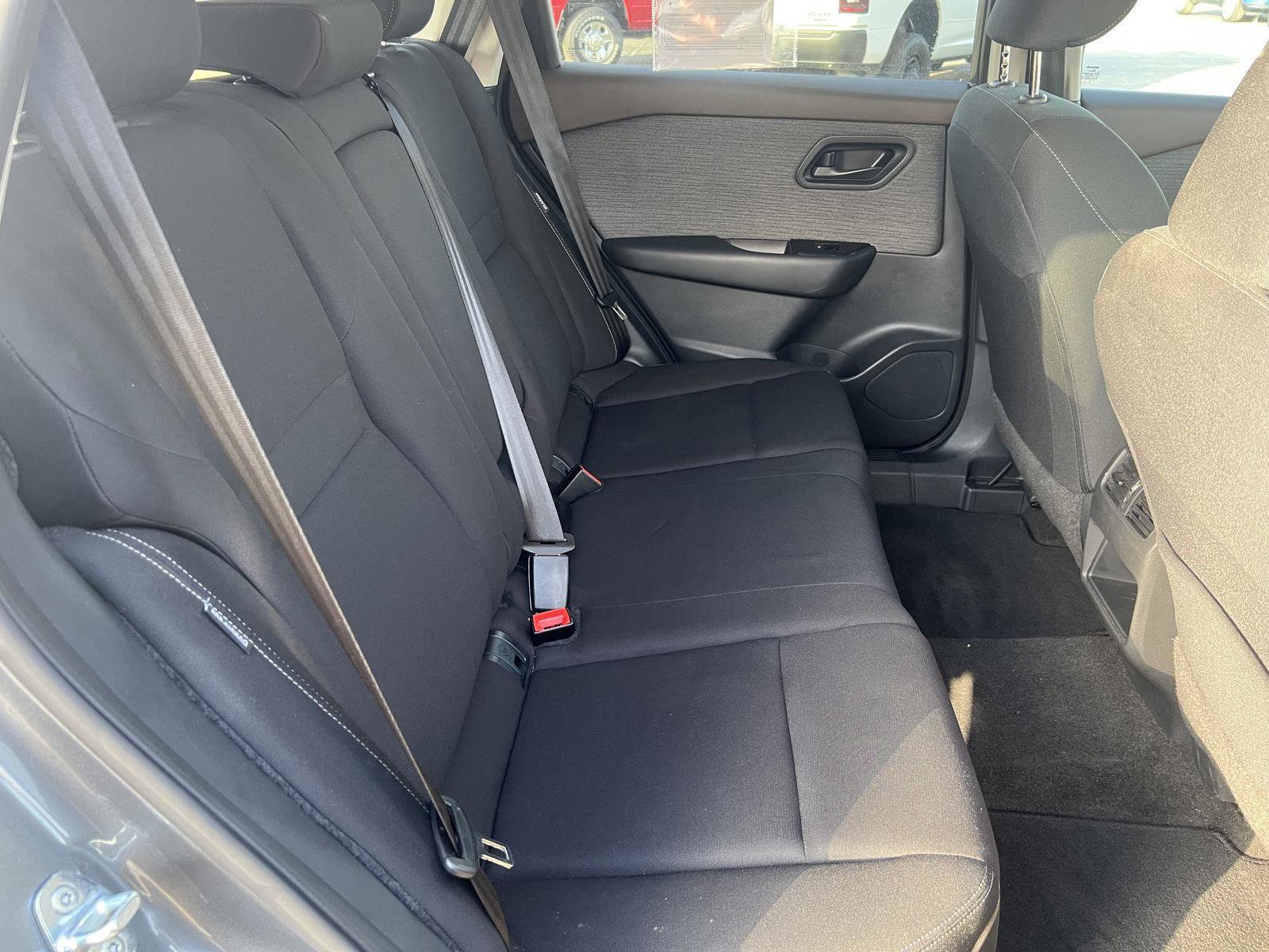 Used 2023 Nissan Rogue S image 32