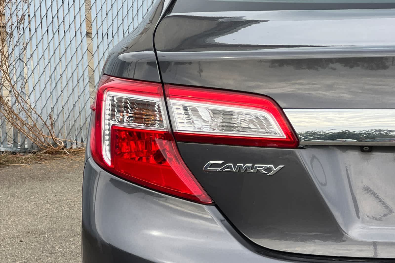 Used 2012 Toyota Camry XLE w/ Convenience Pkg FWD image 23