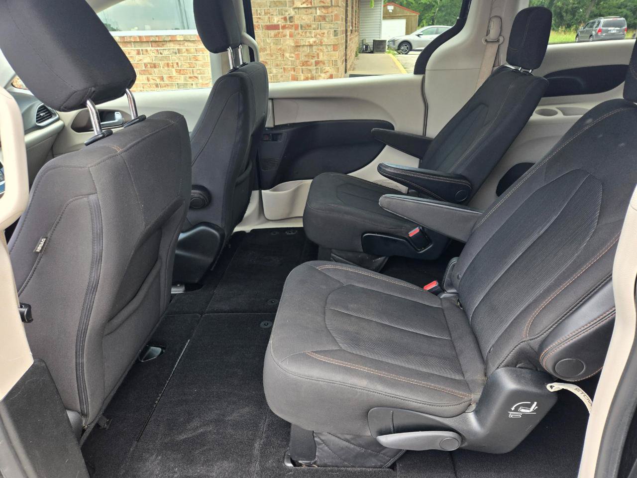Used 2018 Chrysler Pacifica LX w/ Tire & Wheel Group FWD image 22