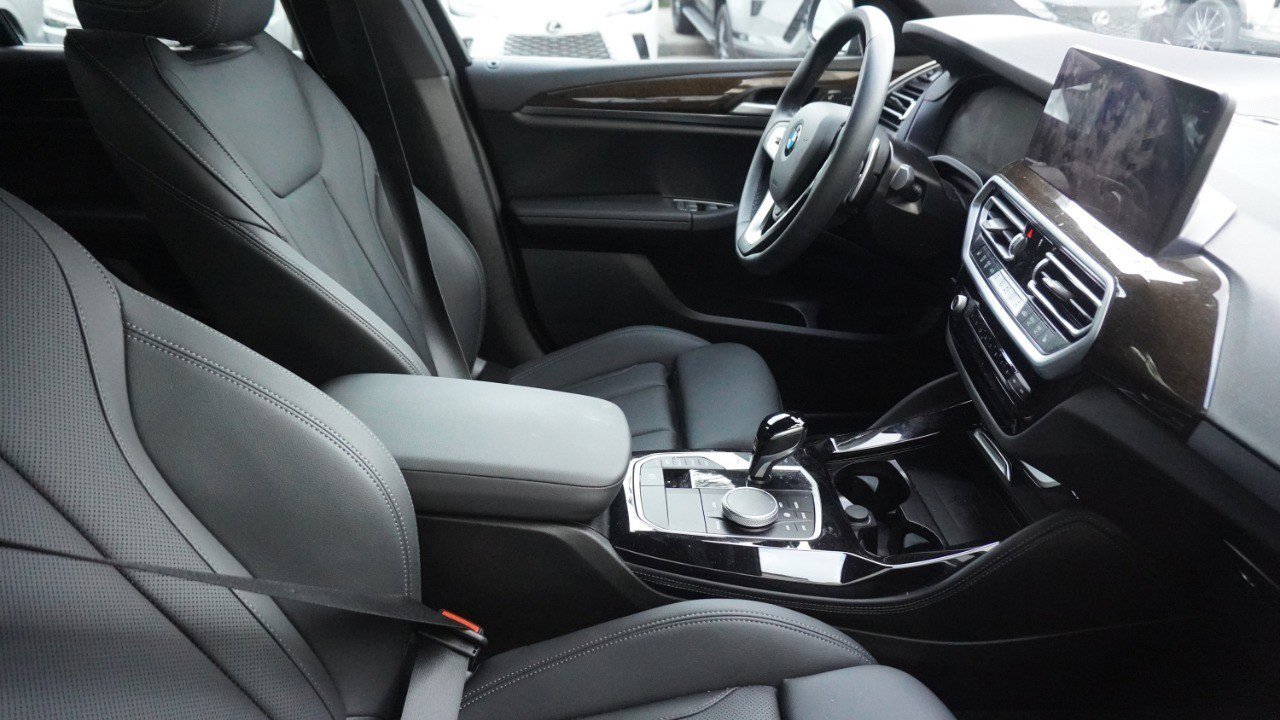 Used 2025 BMW X4 xDrive30i w/ Premium Package image 8