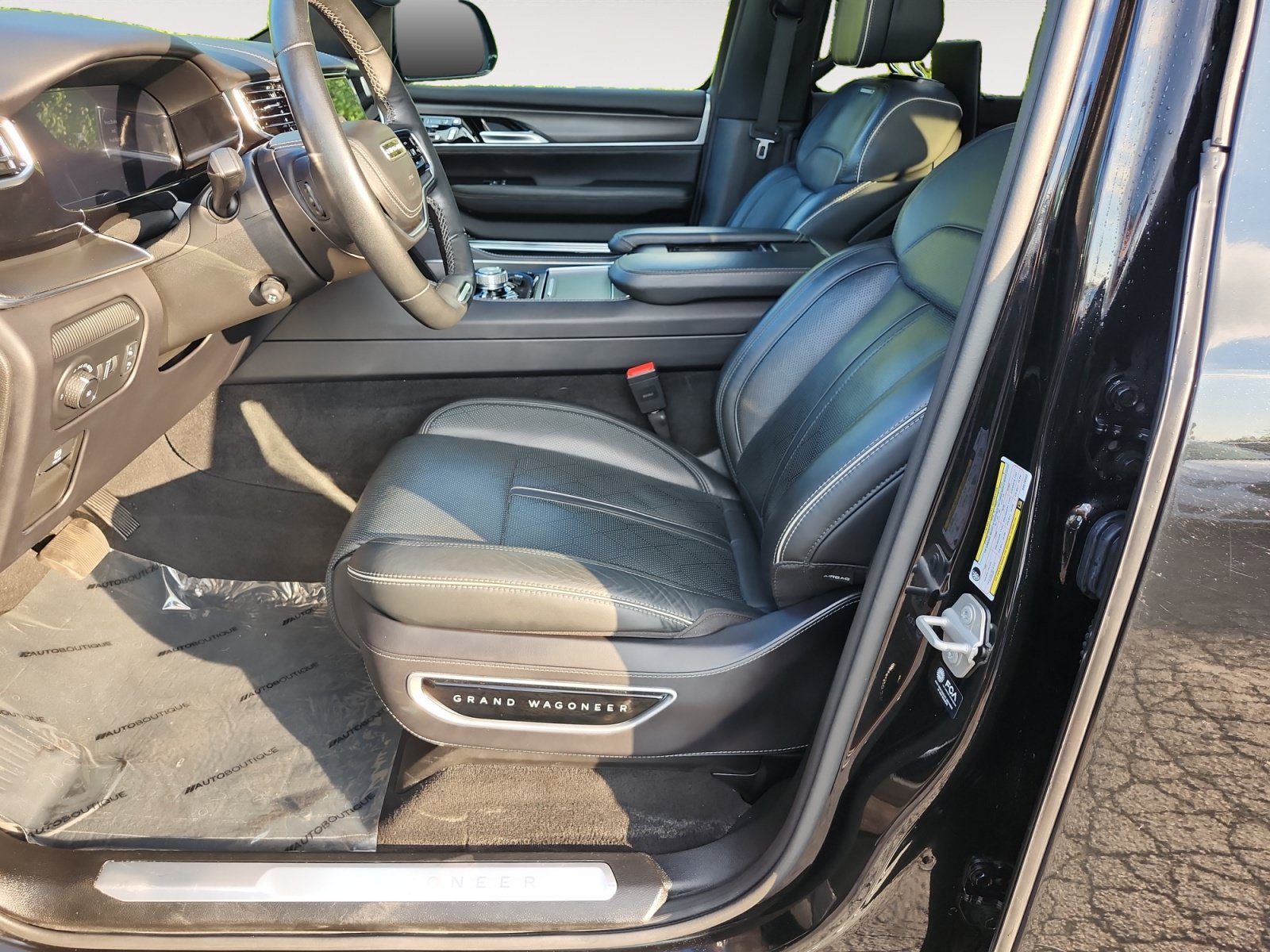 Used 2025 Jeep Grand Wagoneer L Series II Obsidian w/ Quick Order Packagew 28T AWD/4WD image 10