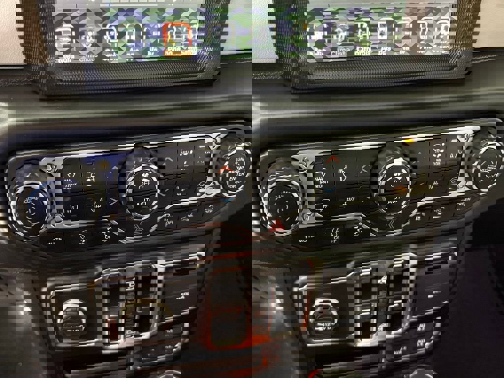 Used 2023 Jeep Wrangler Unlimited Sahara image 26