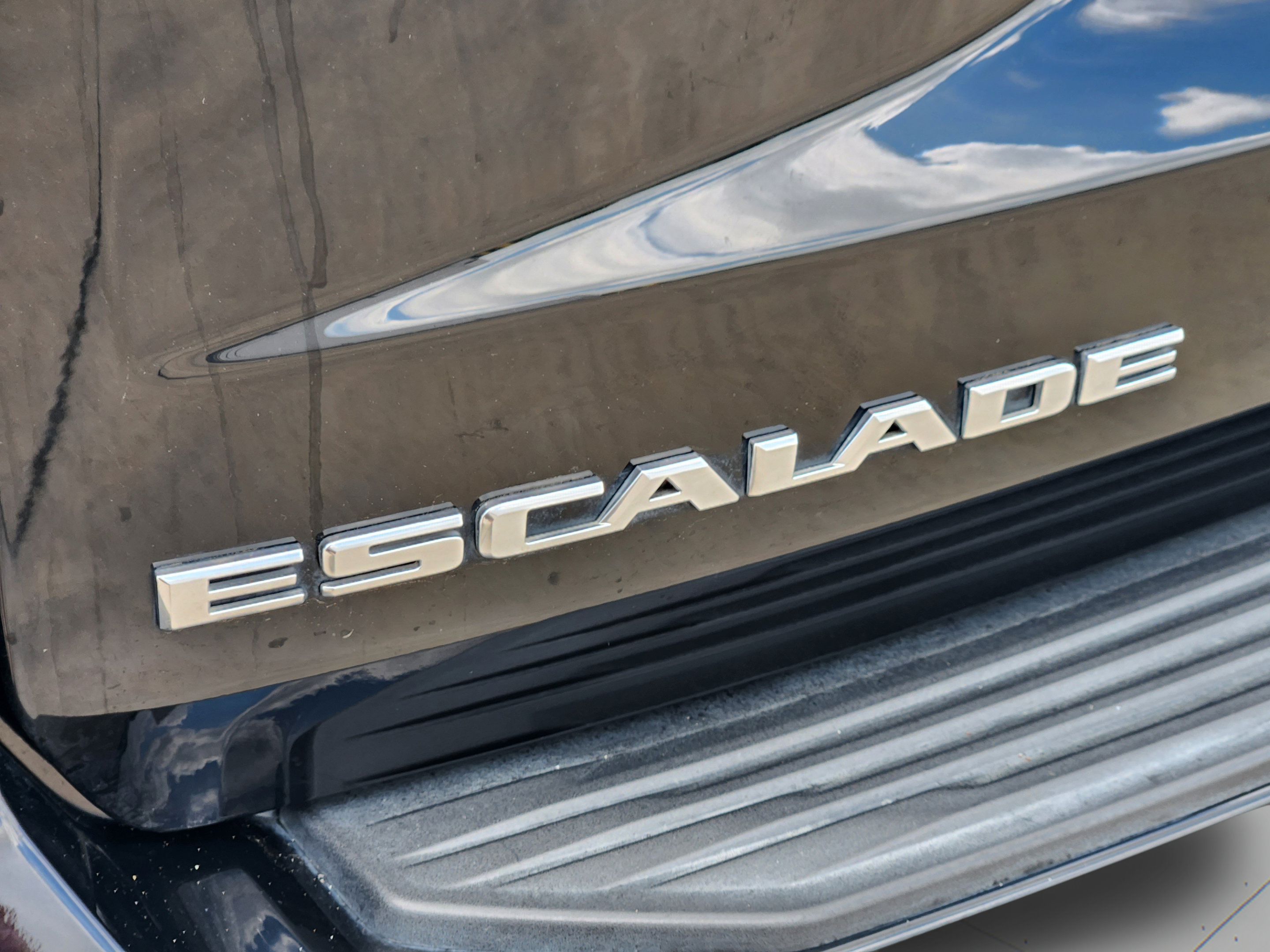 Used 2022 Cadillac Escalade Premium Luxury RWD image 34
