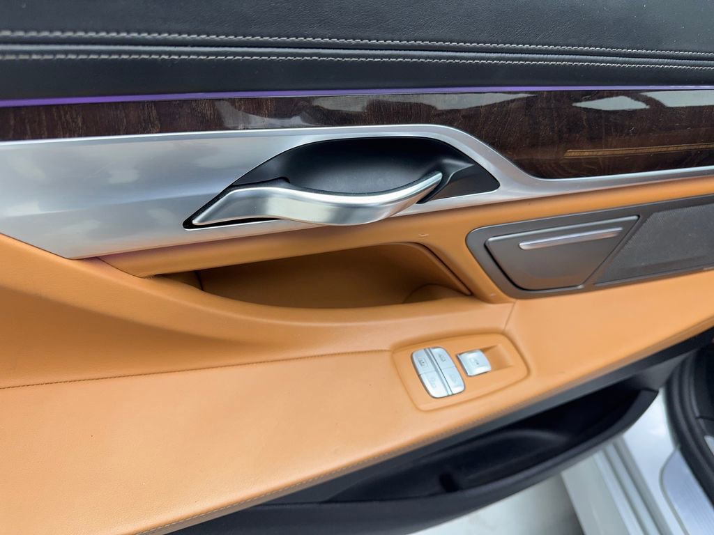 Used 2017 BMW 750i xDrive image 39