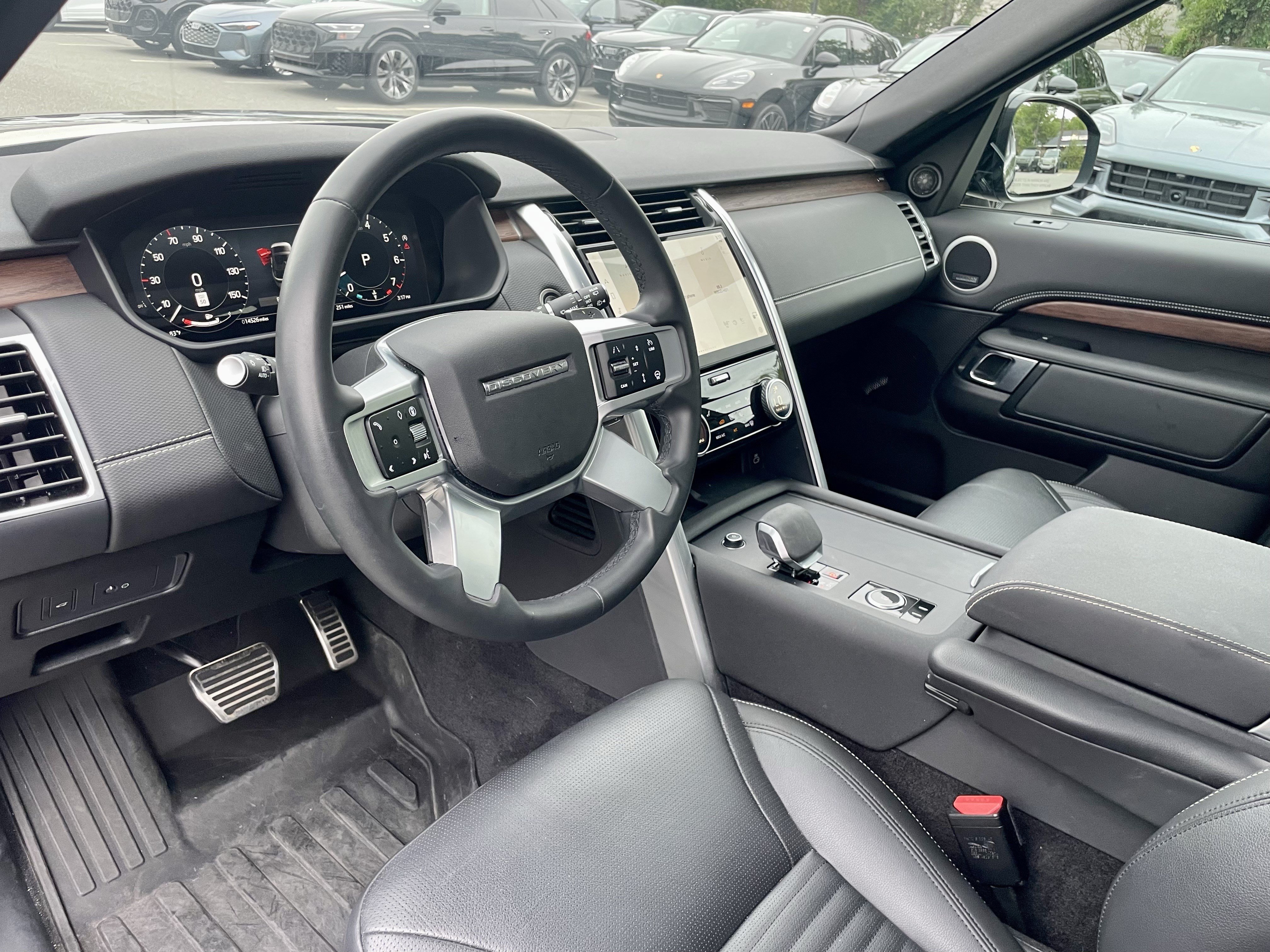 Certified 2025 Land Rover Discovery Dynamic SE AWD/4WD image 13