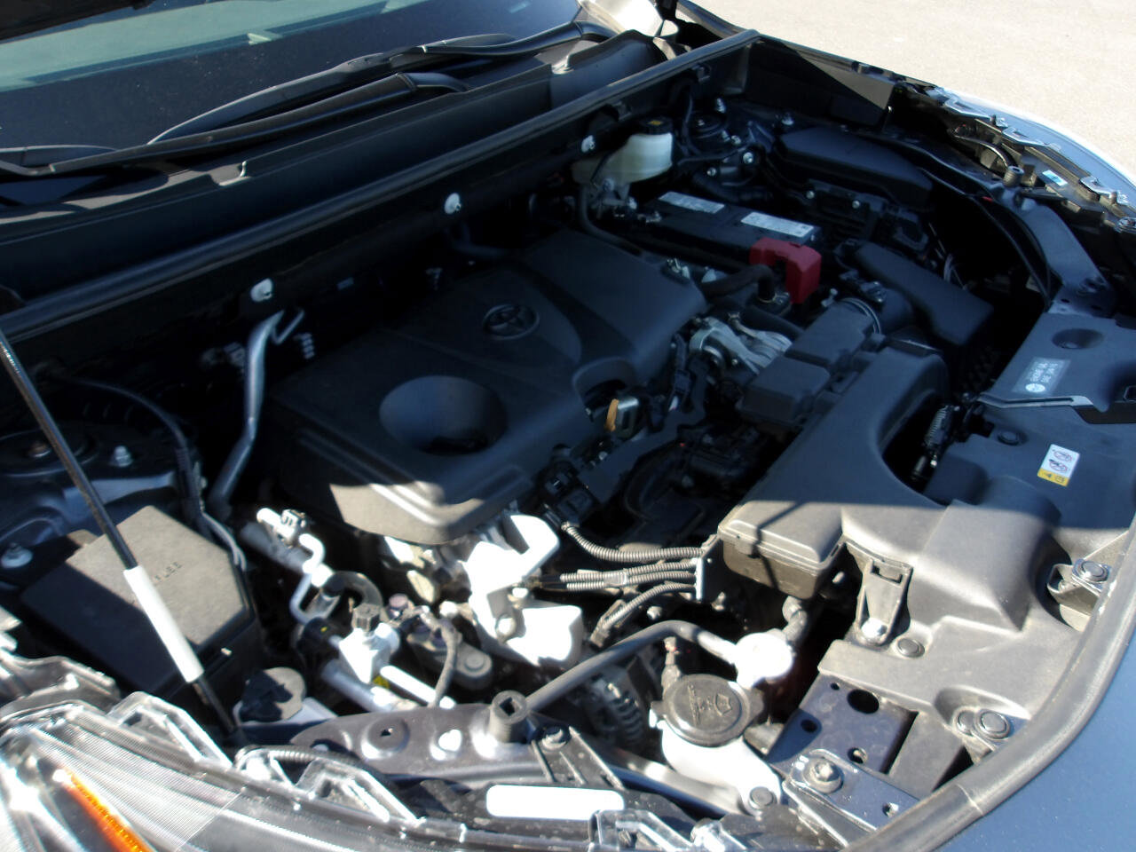 Used 2020 Toyota RAV4 LE image 22