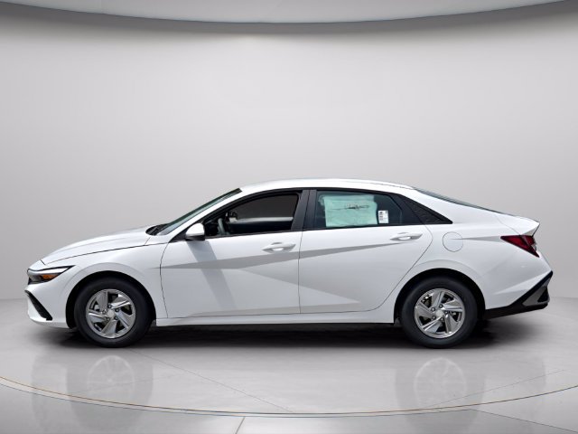 New 2026 Hyundai Elantra SE FWD image 2