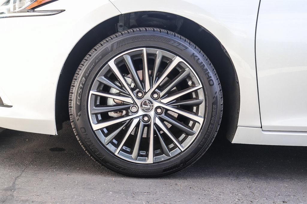 Used 2025 Lexus ES 300h w/ Premium Package FWD image 10