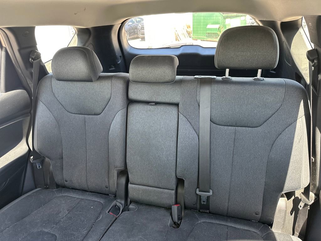 Used 2019 Hyundai Santa Fe SE FWD image 18