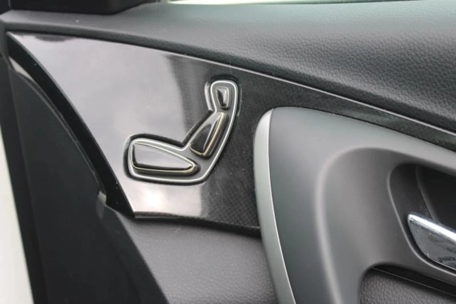 Used 2013 Hyundai Azera FWD image 30