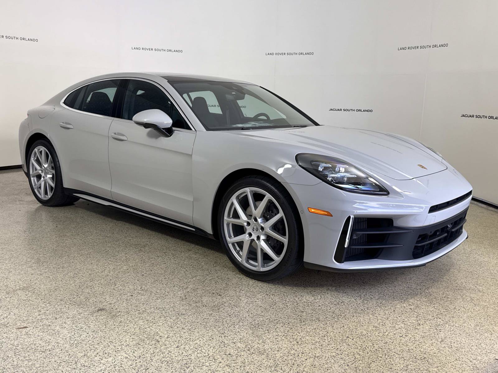 Used 2025 Porsche Panamera RWD image 7