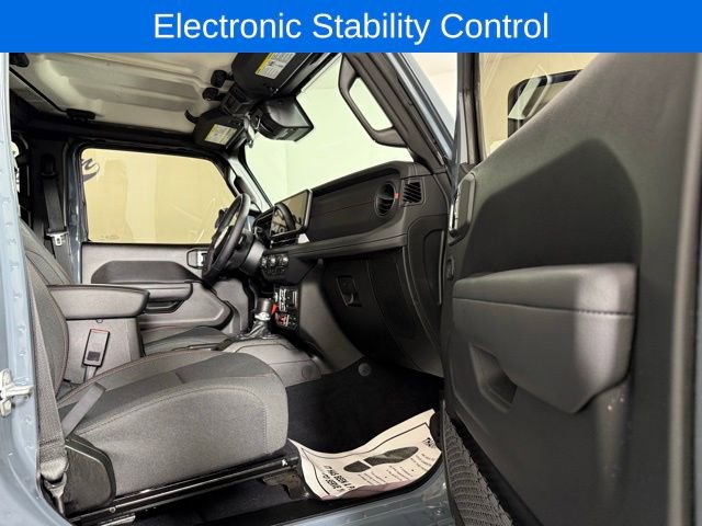 Used 2025 Jeep Wrangler Unlimited Rubicon image 17