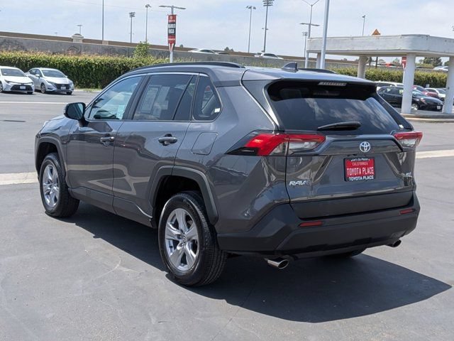 Used 2025 Toyota RAV4 XLE FWD image 11