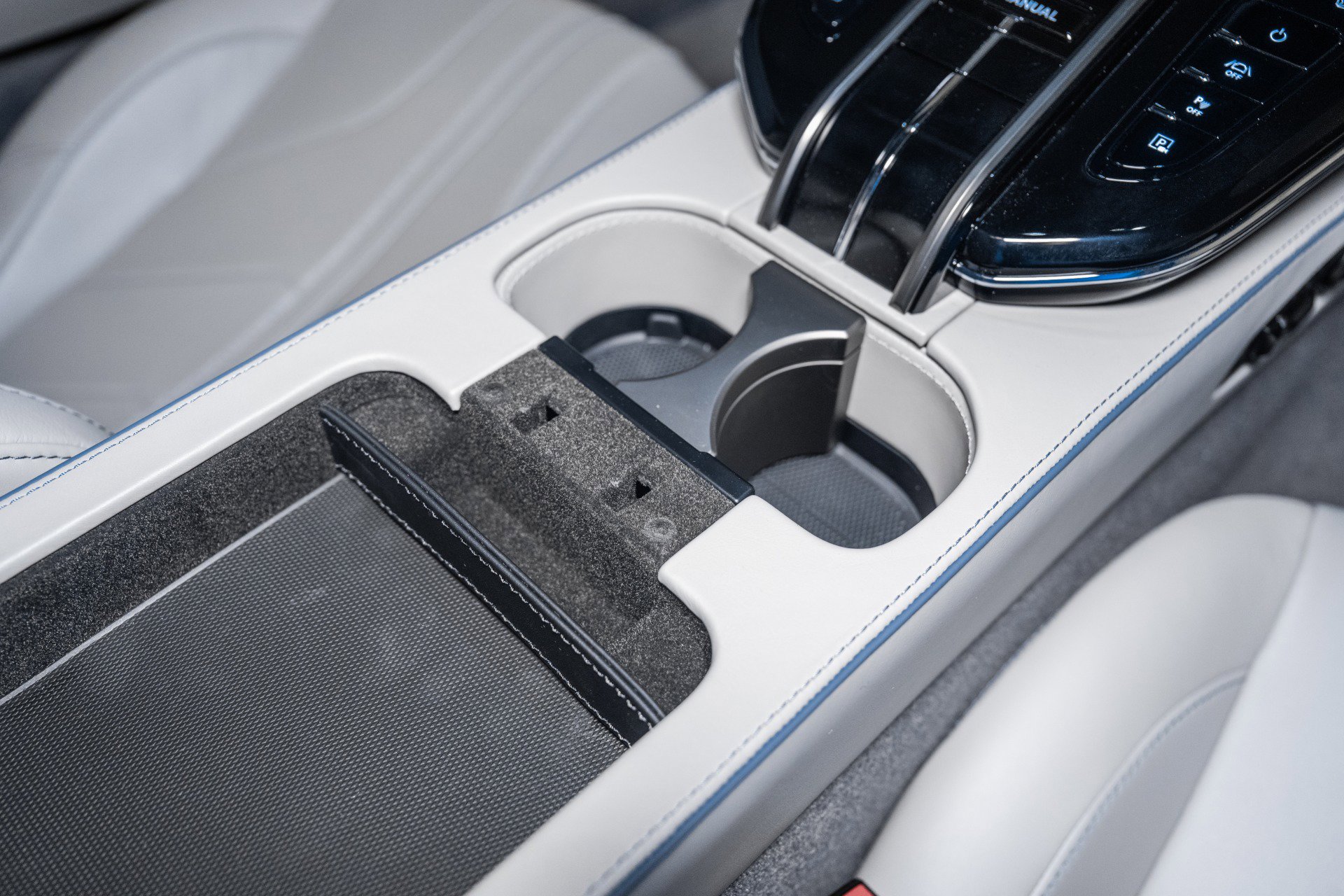 New 2026 Aston Martin V8 Vantage Coupe image 33