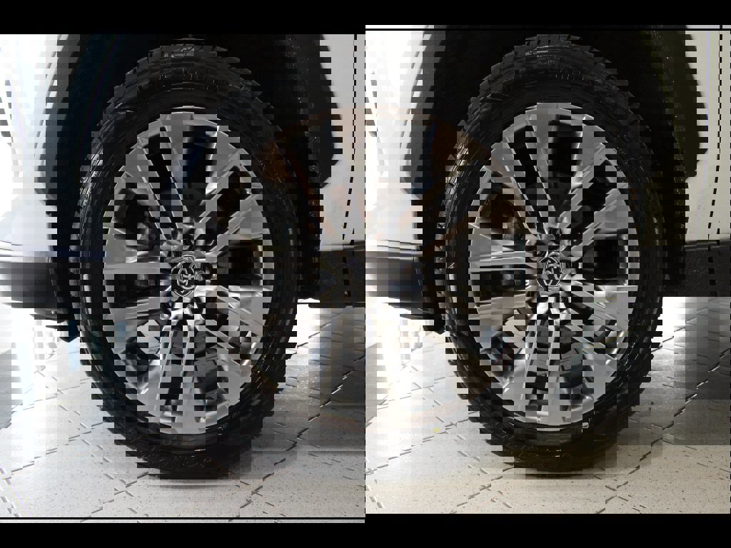 Used 2023 Toyota RAV4 XLE Premium image 9