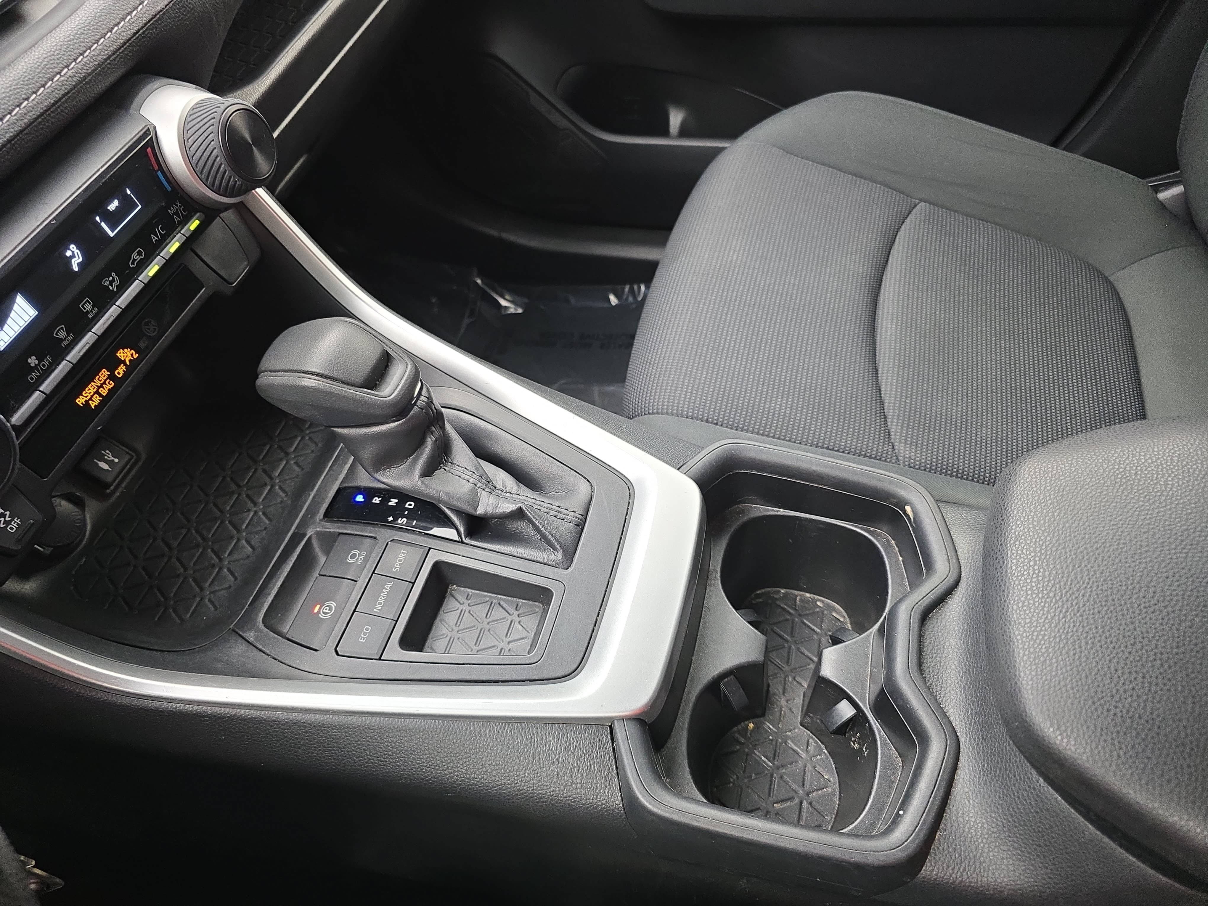 Used 2019 Toyota RAV4 LE FWD image 23