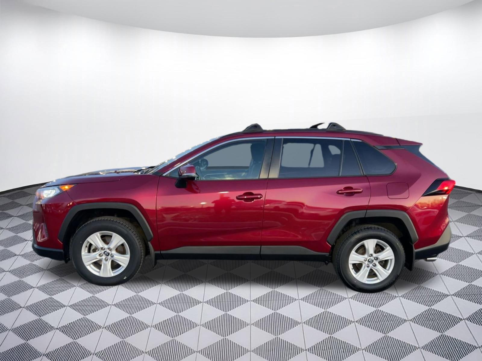 Used 2020 Toyota RAV4 XLE image 2