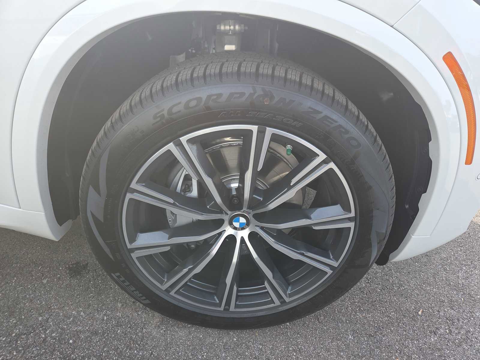 New 2026 BMW X5 sDrive40i w/ M Sport Package image 2