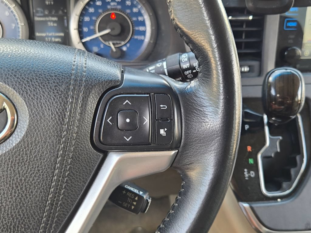 Used 2015 Toyota Sienna XLE w/ XLE Navigation Package FWD image 27