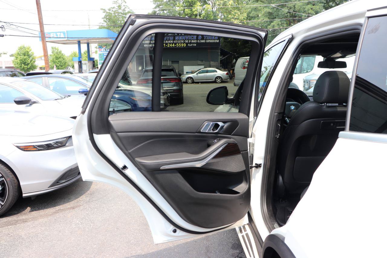 Used 2023 BMW X5 xDrive45e AWD/4WD image 28