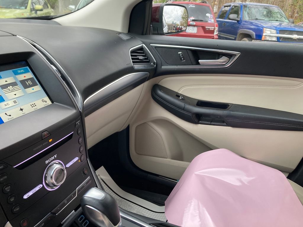 Used 2017 Ford Edge Titanium w/ Technology Package image 16